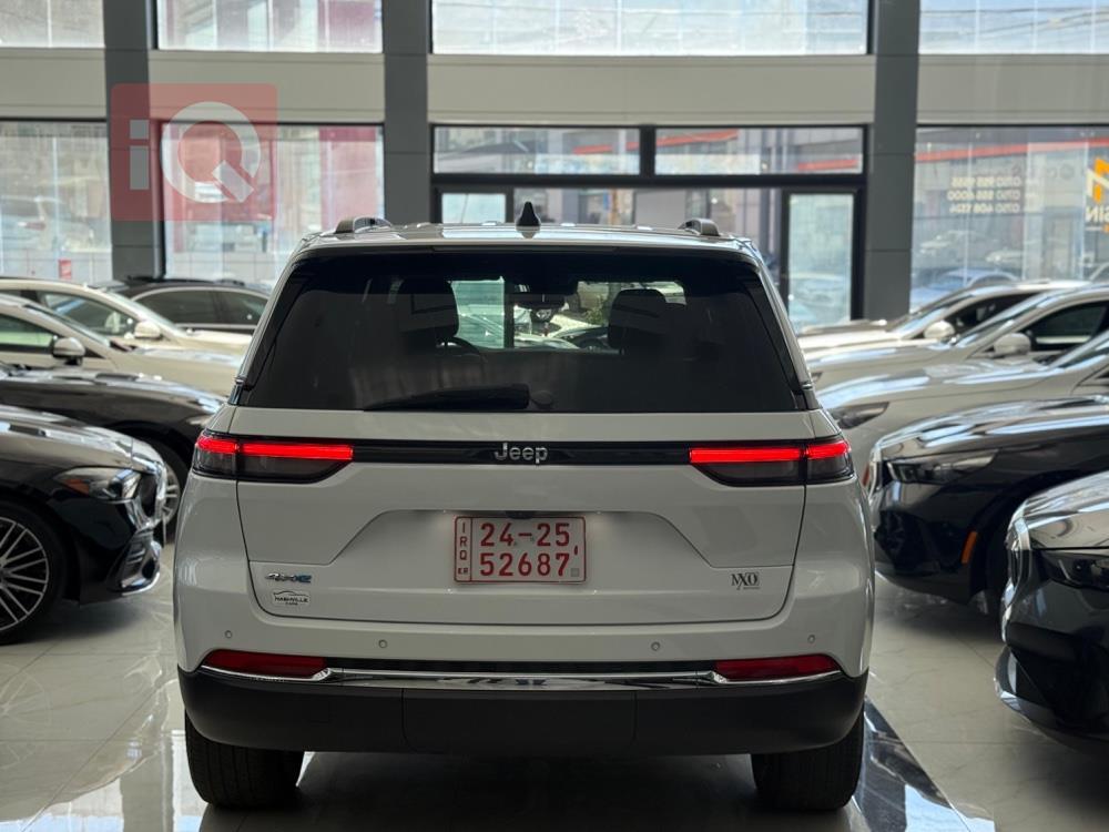 جیپ گراند شیرۆکی